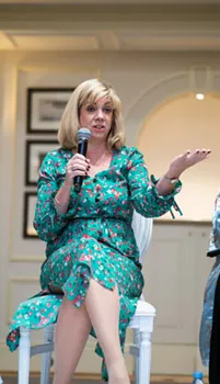 Image of Siobhàn at the 2019 Bridelux Symposium in London
